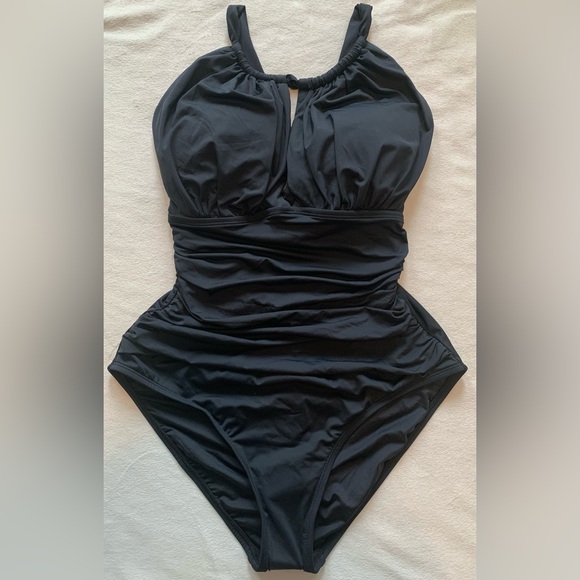 NEW La Blanca Island Goddess High Neck One Piece Swimsuit Black Size 12 - Picture 3 of 14